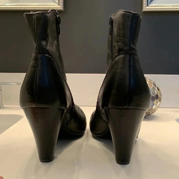 a.n.a 9W black leather ankle boots - Picture 4 of 7